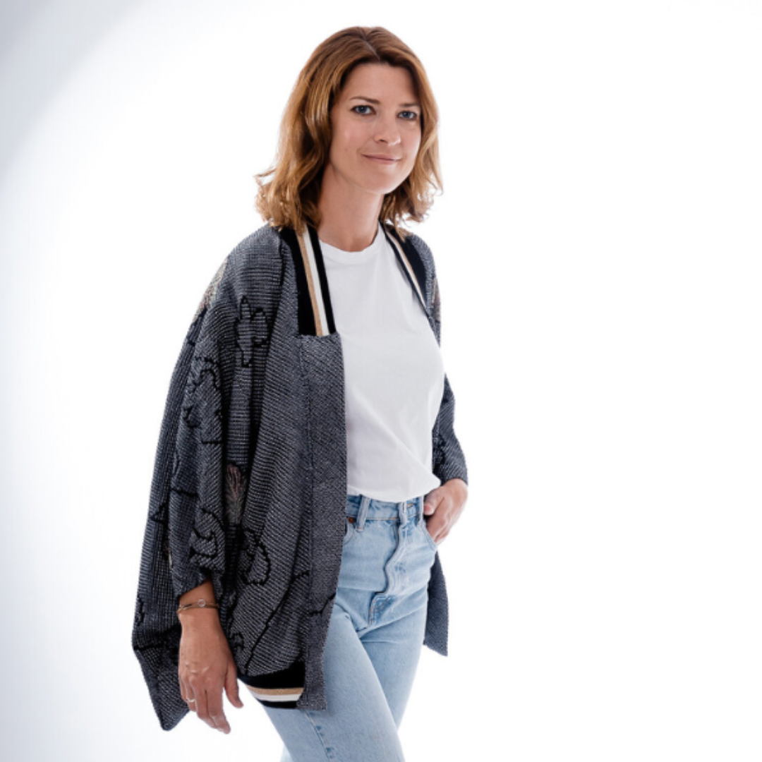 Kimono Collegejacke - schwarze Blumen